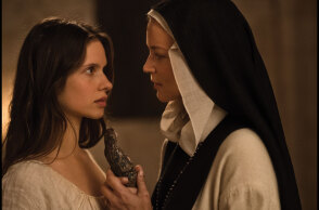 Η Δάφνη Πατακιά και η Βιρζινί Εφιρά στην ταινία Μπενεντέτα