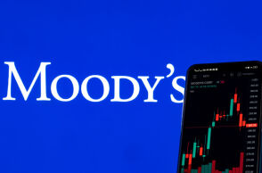 Moody's: Στην Ελλάδα η μεγαλύτερη μείωση χρέους το 2022 και η μεγαλύτερη ώθηση στην ανάπτυξη το 2021-2027