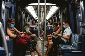 Πολίτες με μάσκες