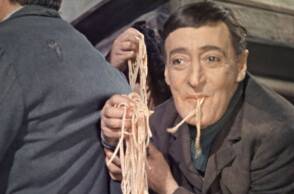 MISERIA E NOBILTA’ / ΤΟ ΦΤΩΧΟΚΟΡΙΤΣΟ ΤΗΣ ΝΑΠΟΛΗΣ