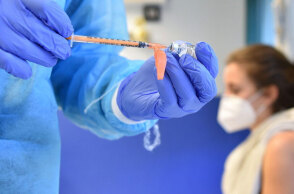 Τρίτη δόση εμβολίου για κορωνοϊό (ΦΩΤΟ ΑΡΧΕΙΟΥ) - Ο FDA άναψε το «πράσινο» φως να χορηγείται σε όλους τους ενήλικες στις ΗΠΑ