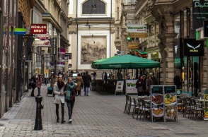  Ευρώπη: Η πανδημία ρίχνει τη σκιά της στα Χριστούγεννα
