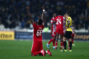 Ο Ολυμπιακός νίκησε την ΑΕΚ με 3-2 στο ΟΑΚΑ για τη 10η αγωνιστική της Σούπερ Λιγκ