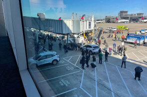 Επιβάτες στο αεροδρόμιο της Ατλάντα έχουν βγει πανικόβλητοι στον αεροδιάδρομο μετά τον πυροβολισμό