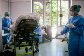 Μεγάλη πίεση στα νοσοκομεία στη Βόρεια Ελλάδα έχει φέρει η έξαρση της πανδημίας κορωνοϊού