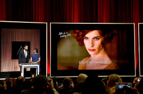 Eddie Redmayne: «Ήταν λάθος που υποδύθηκα την τρανς γυναίκα στο Danish Girl»