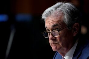 Παραμένει στο τιμόνι της Fed o Τζερόμ Πάουελ για δεύτερη θητεία