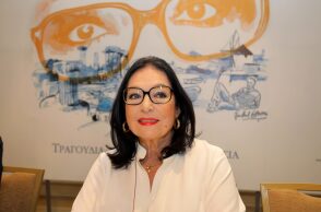 Η Νάνα Μούσχουρη  