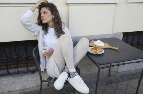 Μοντέλο από την καμπάνια της συλλογής Calzedonia Cashmere