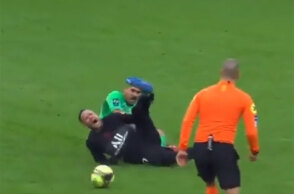 Ο Νεϊμάρ γύρισε τον αστράγαλό του στον αγώνα της Παρί Σεν Ζερμέν με τη Σεντ Ετιέν