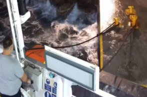 Το πλοίο «Άρτεμις» στη Σίκινο «δένει» με 8 μποφόρ στο λιμάνι