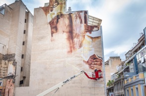 Το mural που δημιουργεί ο Guido Van Helten στα Εξάρχεια.