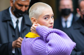 Η ηθοποιός και μοντέλο Άιρις Λο (Iris Law), κόρη του ηθοποιού Τζουντ Λο, είναι το it girl της γενιάς της, της Gen Z. 