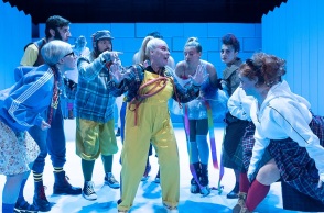 Από την παράσταση «Η Φάρμα των Ζώων» σε σκηνοθεσία του Άρη Μπινιάρη. 