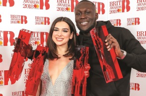 Η Dua Lipa και οJhus στα Brit Award.