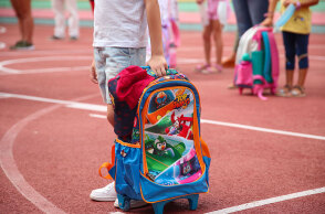 Συνελήφθη πατέρας αρνητής γιατί υπέβαλε μηνύσεις σε εκπαιδευτικούς