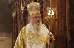 Ο μητροπολίτης Αιτωλίας είναι αρνητής του κορωνοϊού και δεν δεχόταν να διασωληνωθεί σε ΜΕΘ