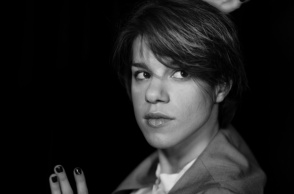 Η διάσημη ελληνίδα τραγουδοποιός, Monika, ντύνει το σάουντρακ της ταινίας «The Lost Daughter» στο Netflix, που αποτελεί βιβλίο της Elena Ferrante