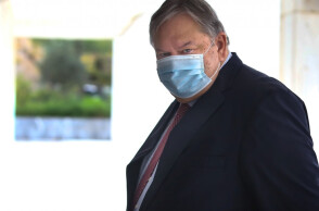 Βενιζέλος: Υποχρεωτικός εμβολιασμός σε εστίαση, δικαστές, εκπαιδευτικούς, αστυνομικούς - Να είναι αναλογικό το πρόστιμο