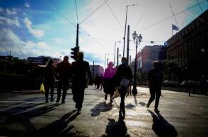 Κόσμος στο δρόμο