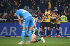 Super League - ΑΕΚ - Παναθηναϊκός 1-0: Με Σιμάνσκι πήρε το ντέρμπι της 12ης αγωνιστικής και παρέμεινε στο κατόπι του Ολυμπιακού.