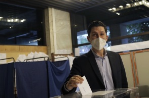 Εκλογές στο ΚΙΝΑΛ: Ανοιχτές οι κάλπες από το πρωί της Κυριακής – Ο υποψήφιος Παύλος Χρηστίδης ψήφισε στο 22ο Δημοτικό Κατάστημα του Δήμου Αθηναίων.