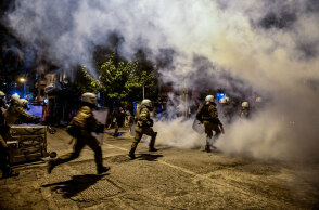 Επεισόδια στα Εξάρχεια μετά την πορεία για τον Αλέξανδρο Γρηγορόπουλο