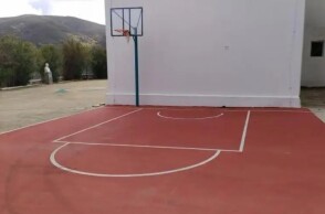 Viral η μπασκέτα που τοποθετήθηκε εκτός γηπέδου στη Νάξο