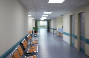 «Σε κάθε Περιφέρεια της χώρας, πρέπει να υπάρχει ένα νοσοκομείο αναφοράς, ως προς το κομμάτι της κακοποίησης των παιδιών», επισήμανε η υφυπουργός κ. Δόμνα Μιχαηλίδου. 