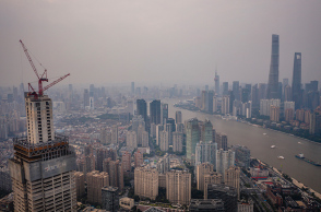 Ο οίκος Fitch υποβαθμίζει την Evergrande 