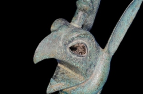 Η μπρούντζινη προτομή γρύπα της συλλογής Στάινχαρντ, προϊόν παράνομης διακίνησης που επιστρέφει στην Ελλάδα