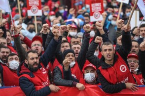 Τουρκία: Χιλιάδες πολίτες διαδηλώνουν για την κακή πορεία της οικονομίας