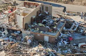 Ανεμοστρόβιλοι σάρωσαν έξι πολιτείες των ΗΠΑ