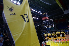 Η ΑΕΚ απέσυρε τη φανέλα του Στέφαν Γέλοβατς 