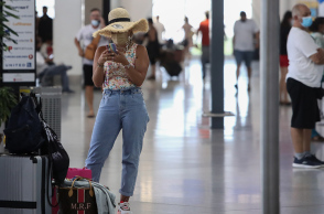 Με PCR test 48 ωρών οι ταξιδιώτες από Βρετανία και Δανία