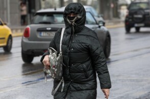 Χειμώνας - Κρύο - Γυναίκα με μπουφάν