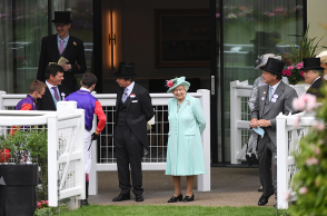 Η βασίλισσα Ελισάβετ ακύρωσε ένα οικογενειακό τραπέζι