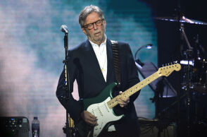Ο Eric Clapton κυνηγά δικαστικά μια γυναίκα που πούλησε πειρατικό CD του για 9,95€