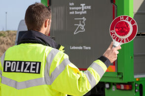 Γερμανία: Οι Πράσινοι υπέρ του υποχρεωτικού εμβολιασμού αστυνομικών, πυροσβεστών, δασκάλων,