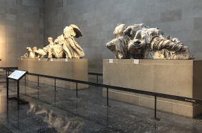 Γλυπτά του Παρθενώνα: άνοιξε ξανά η αίθουσα στο Βρετανικό Μουσείο