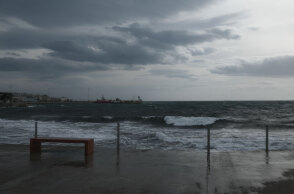 Έως 9 μποφόρ οι άνεμοι στο Αιγαίο, με την κακοκαιρία «Κάρμελ» να φέρνει απαγορευτικό απόπλου σε Πειραιά, Ραφήνα και Λαύριο