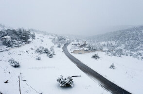 Χιόνια στην Αττική έφερε η κακοκαιρία «Κάρμελ»