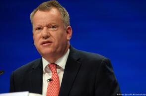 Τρίζει η καρέκλα του Τζόνσον μετά την παραίτηση Φροστ