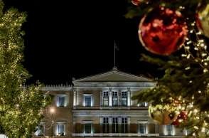 Στη σκιά της μετάλλαξης Όμικρον θα κυλήσουν φέτος οι γιορτές