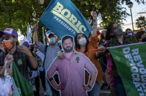 Προεδρικές εκλογές στη Χιλή: Ο Γκάμπριελ Μπόριτς της αριστεράς πέρασε στον δεύτερο γύρο, αντίπαλός του ο ακροδεξιός Καστ