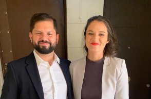 Ιρίνα Καραμάνος: Ελληνίδα η σύντροφος του νέου προέδρου της Χιλής