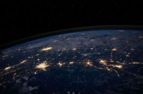 Την Τρίτη το απόγευμα 21 Δεκεμβρίου, περίπου στις 6 μ.μ. ώρα Ελλάδας, ο Ήλιος θα βρεθεί στο χειμερινό ηλιοστάσιο, έτσι θα ξεκινήσει και τυπικά ο φετινός χειμώνας στην Ελλάδα.  