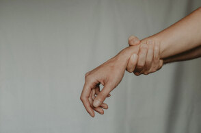 Ένοχοι για τον ξυλοδαρμό της κόρης τους δύο γονείς στη Μαγνησία