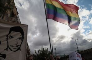 Σημαία με το πρόσωπο δολοφονημένου Ζακ Κωστόπουλου στο Athens Pride 
