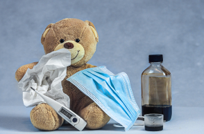 Ο ΠOY συνιστά ιβουπροφαίνη και ασπιρίνη για την αντιμετώπιση των ήπιων ανεπιθύμητων ενεργειών του εμβολίου κατά της COVID-19.